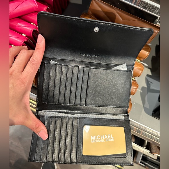 Michael Kors wallet - Picture 3 of 3